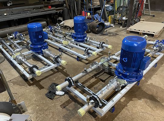 Machine cooling in a powder coating plant