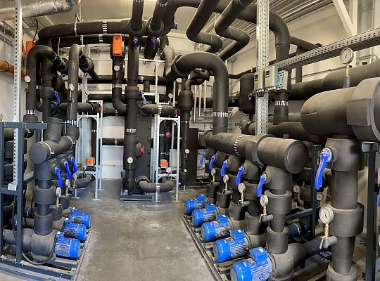 Machine cooling in a powder coating plant