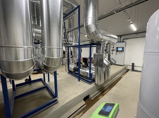 Kogeneracja 2,2MW wyprowadzenie mocy cieplnej  na potrzeby procesu suszenia.